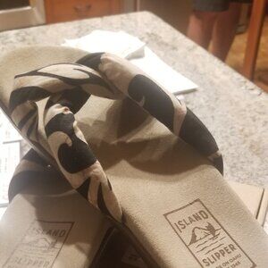 Island Slipper brand sandals made on Oahu size 10 black & white